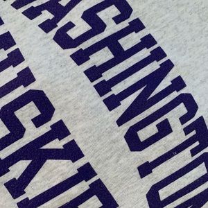 University of Washington Huskies sweatshirt by Champion •Excellent condition!